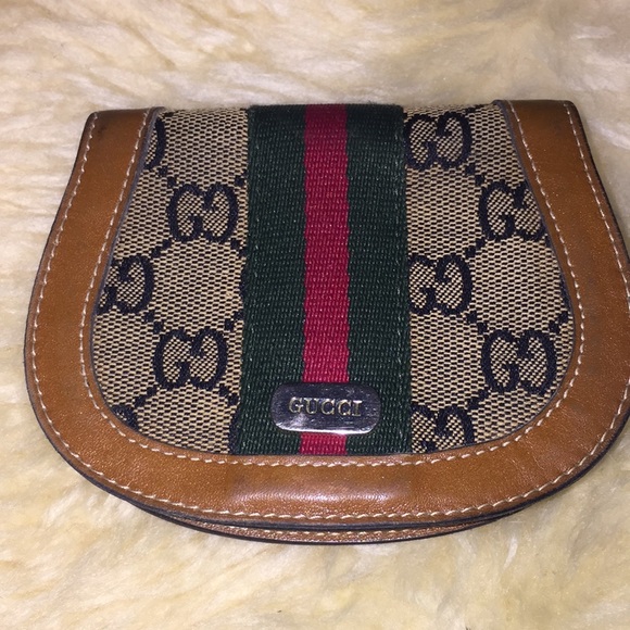 Gucci Handbags - Gucci small wallet